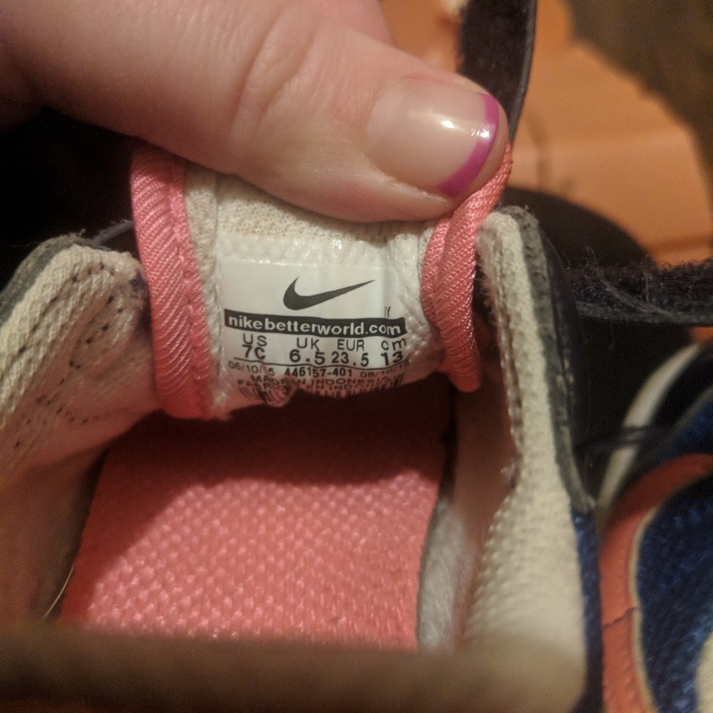 ❤️Adorable Nike shoes❤️ - Picture 6 of 6